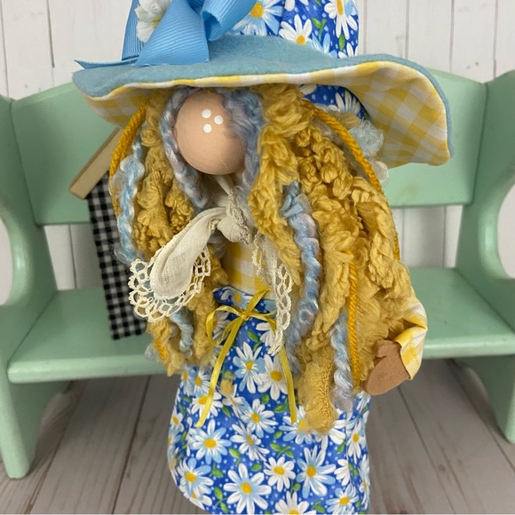 ❌SOLD❌Gnome Spring Blue Daisy Girl Yellow Floral Felt Hat Handmade Female - Picture 10 of 15